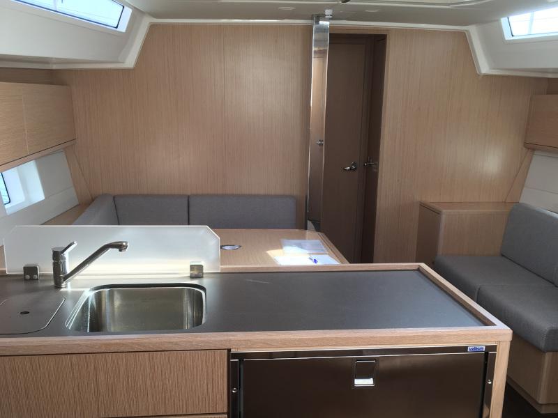 Book yachts online - sailboat - Bavaria C45 - Red Horizon - rent