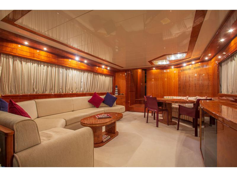 Book yachts online - motorboat - San Lorenzo 72 - Barbarossa Moratti - rent