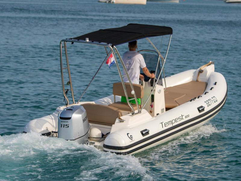 Book yachts online - motorboat - TEMPEST 600 + Honda 115 - CAPELLI - rent