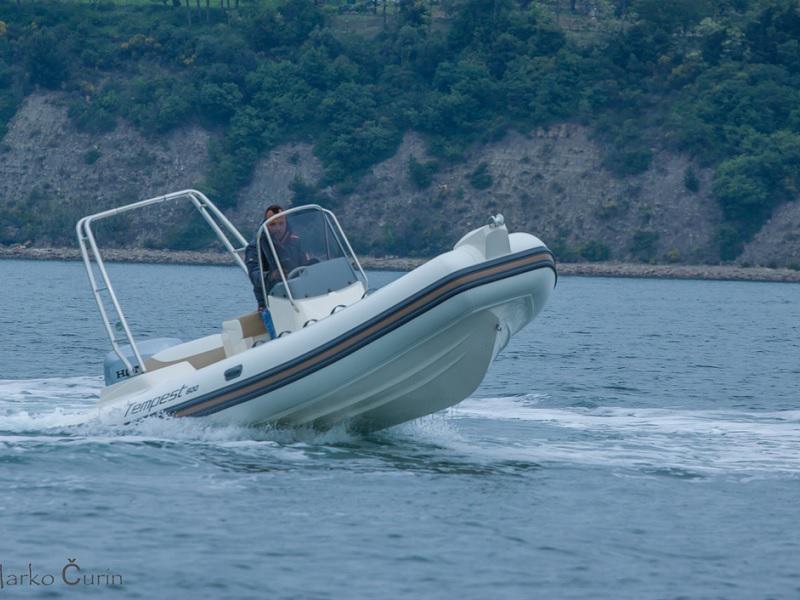 Book yachts online - motorboat - TEMPEST 600 + Honda 135 - CAPELLI - rent