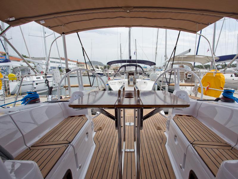 Book yachts online - sailboat - Elan 40 Impression - SILENTE - rent
