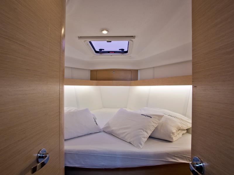 Book yachts online - sailboat - Elan 40 Impression - SILENTE - rent