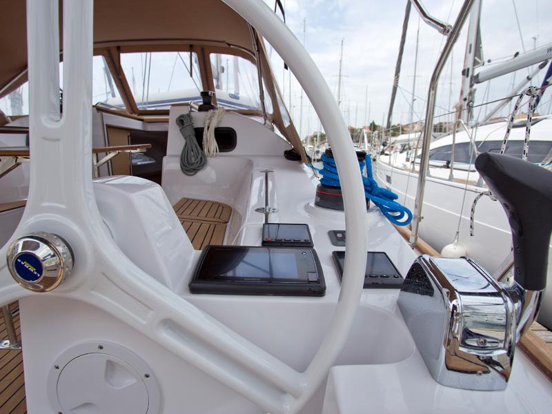 Book yachts online - sailboat - Elan 40 Impression - SILENTE - rent