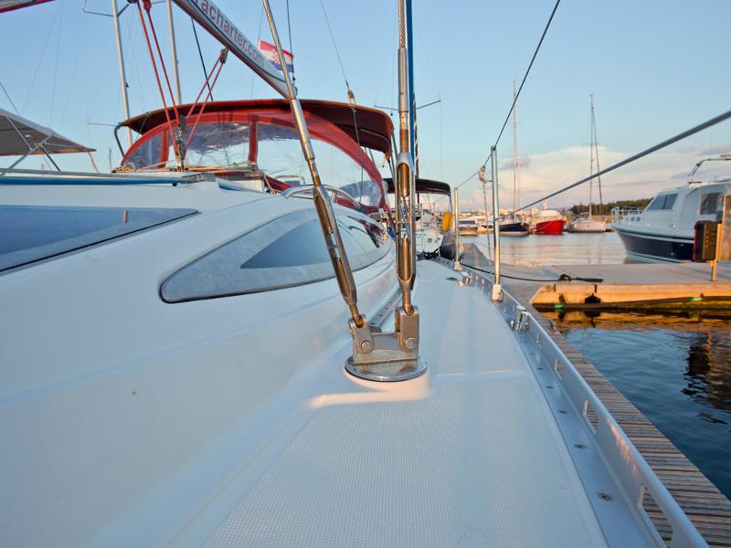 Book yachts online - sailboat - Delphia 37 - LA PASSION DU VIN - rent