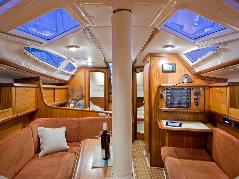 Book yachts online - sailboat - Delphia 37 - LA PASSION DU VIN - rent