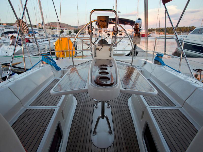 Book yachts online - sailboat - Delphia 37 - LA PASSION DU VIN - rent