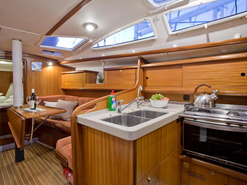 Book yachts online - sailboat - Delphia 37 - LA PASSION DU VIN - rent