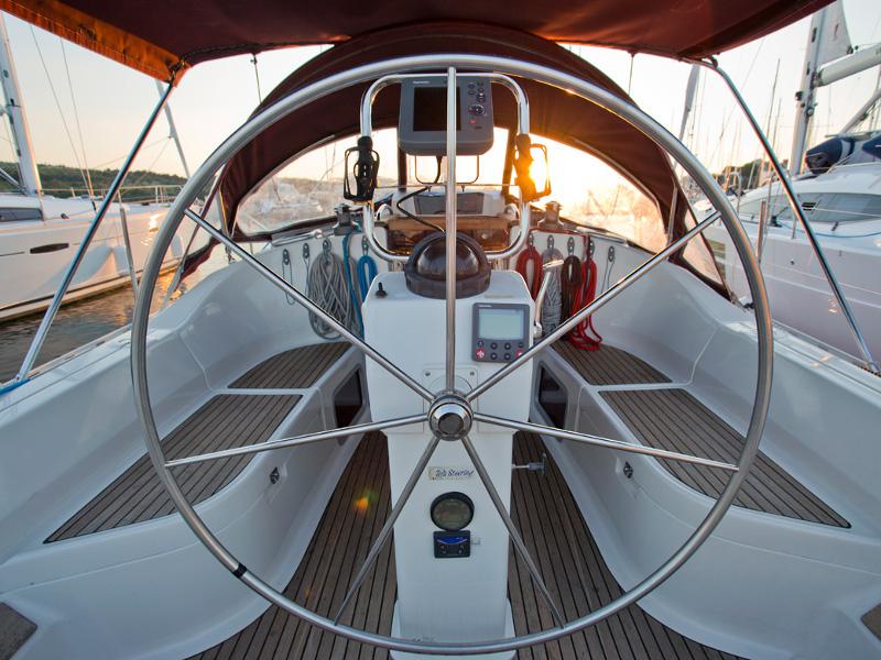 Book yachts online - sailboat - Delphia 37 - LA PASSION DU VIN - rent