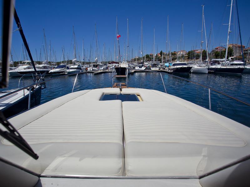 Book yachts online - motorboat - Marco Polo 12 - RED BULL - rent