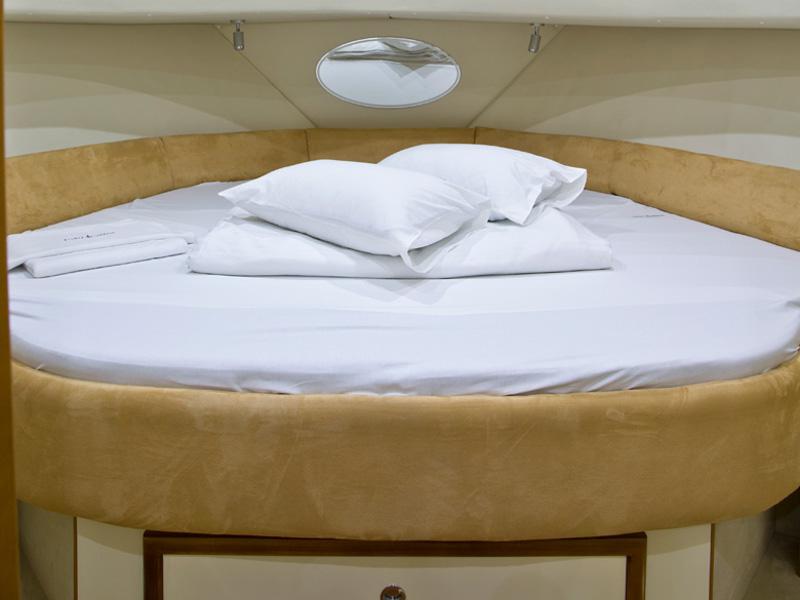 Book yachts online - motorboat - Marco Polo 12 - RED BULL - rent