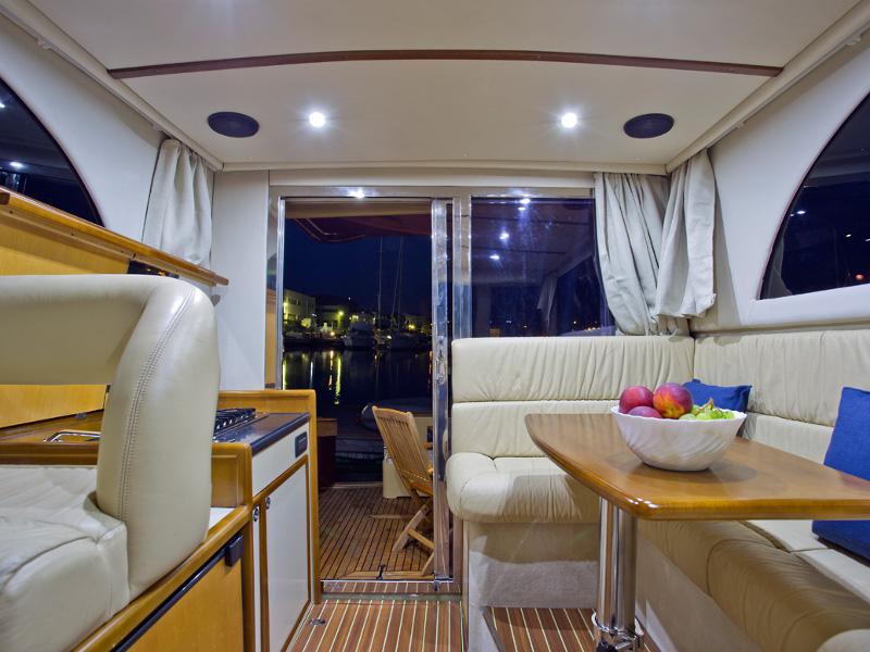 Book yachts online - motorboat - Marco Polo 12 - RED BULL - rent