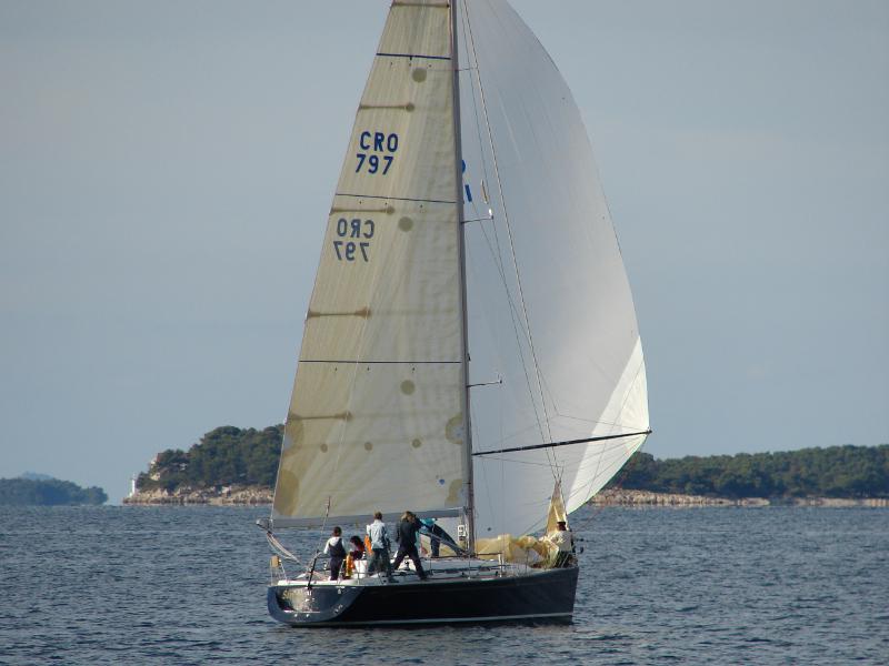 Book yachts online - sailboat - Grand Soleil 40 R - STRIBOR - rent