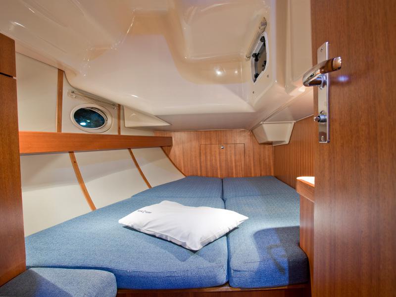 Book yachts online - sailboat - Elan 384 Impression - WhatsApp - rent