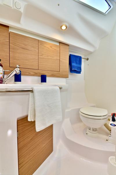 Book yachts online - sailboat - Elan 40 Impression - HULK - rent