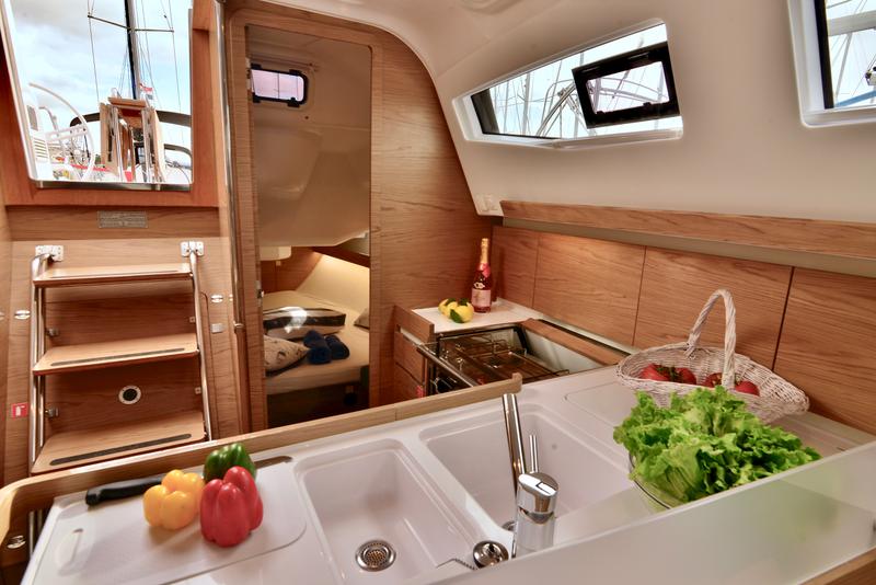 Book yachts online - sailboat - Elan 40 Impression - BLACK WIDOW - rent