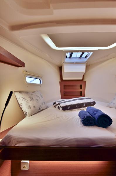 Book yachts online - sailboat - Hanse 388 - JOLANA - rent