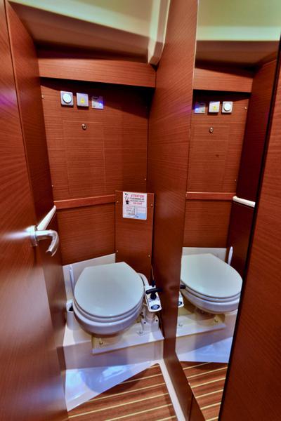 Book yachts online - sailboat - Hanse 388 - JOLANA - rent