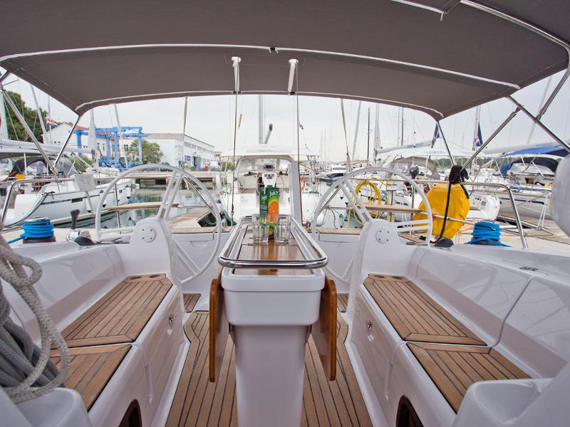 Book yachts online - sailboat - Elan 394 Impression - ESCAPE - rent