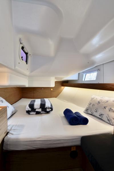 Book yachts online - sailboat - Elan 40 Impression - BLACK PANTHER - rent