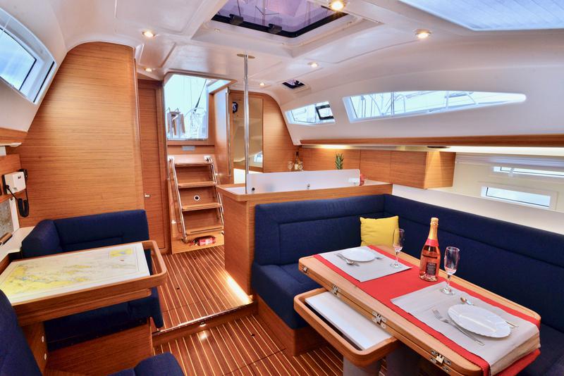 Book yachts online - sailboat - Elan 40 Impression - BLACK PANTHER - rent