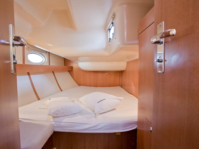 Book yachts online - sailboat - Elan 434 Impression - EMA BLUE - rent