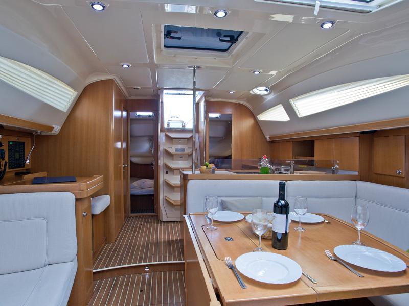 Book yachts online - sailboat - Elan 434 Impression - EMA BLUE - rent