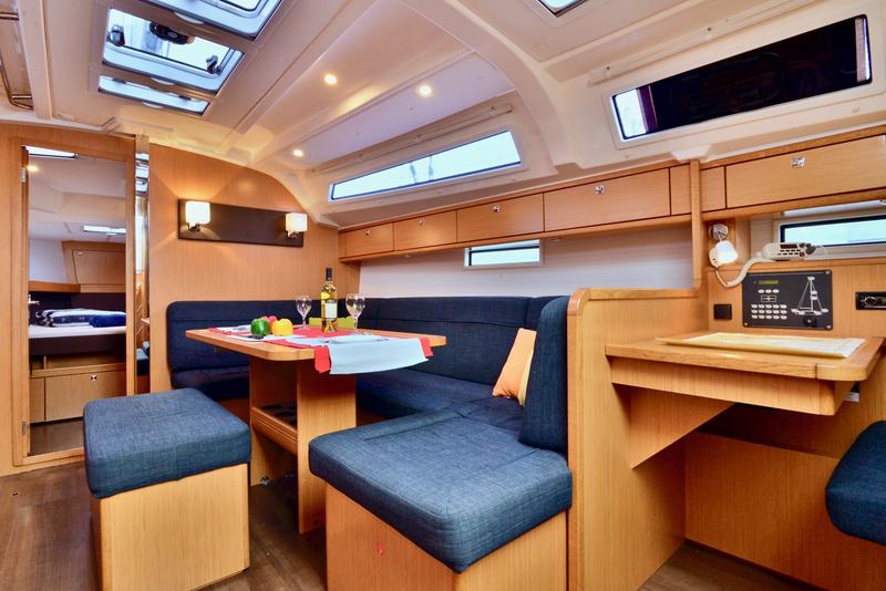 Book yachts online - sailboat - Bavaria 41 Cruiser - STELLA - rent