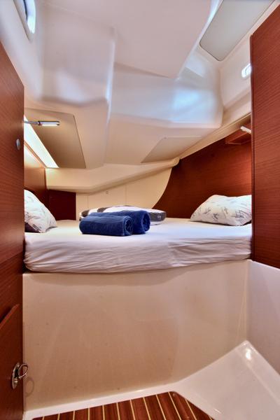 Book yachts online - sailboat - Hanse 458 - EMPRESS - rent