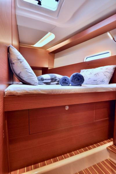 Book yachts online - sailboat - Hanse 458 - EMPRESS - rent