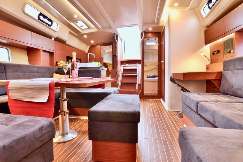 Book yachts online - sailboat - Hanse 458 - EMPRESS - rent