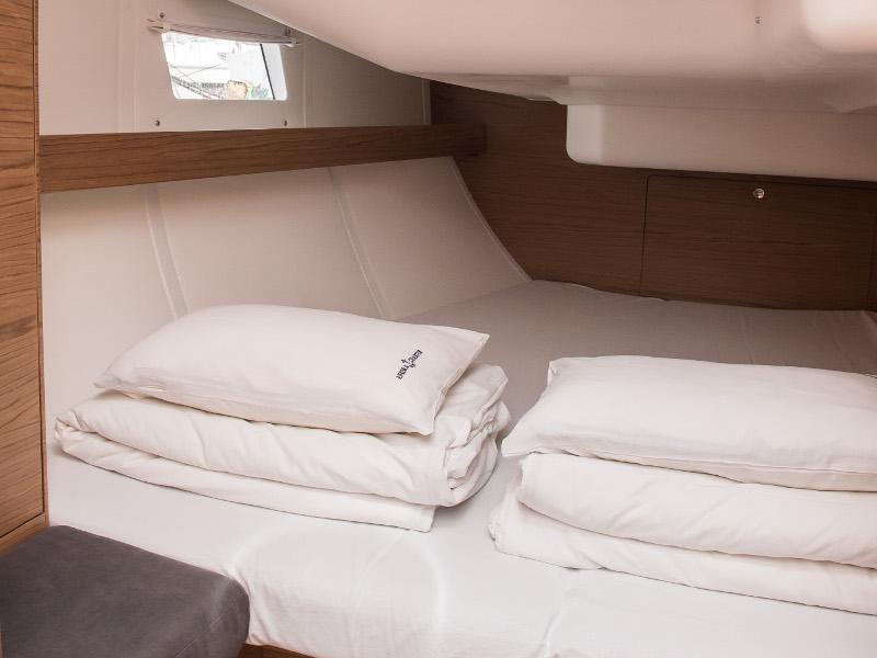 Book yachts online - sailboat - Elan 45 Impression - LUCIKA - rent