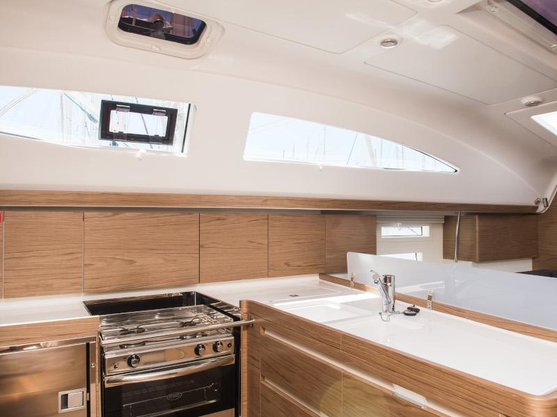 Book yachts online - sailboat - Elan 45 Impression - LUCIKA - rent
