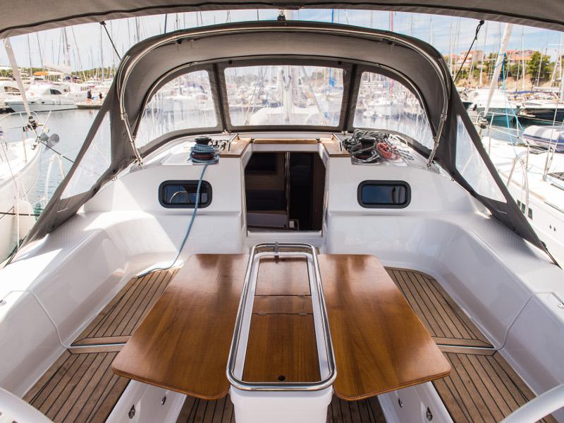 Book yachts online - sailboat - Elan 45 Impression - LUCIKA - rent