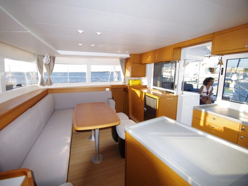 Book yachts online - catamaran - Lagoon 450  Flybridge - Marisol - rent