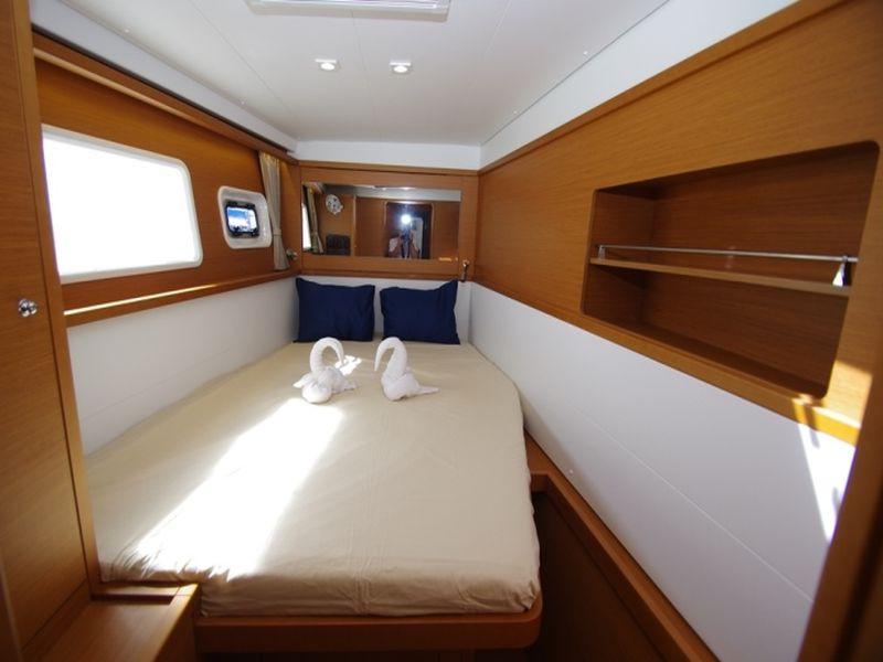 Book yachts online - catamaran - Lagoon 450  Flybridge - Marisol - rent