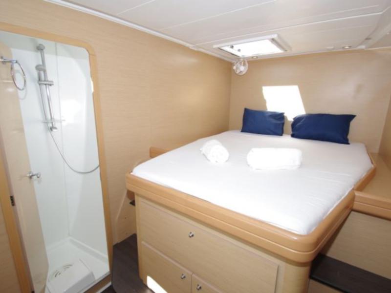 Book yachts online - catamaran - Lagoon 421 - Estrella - rent