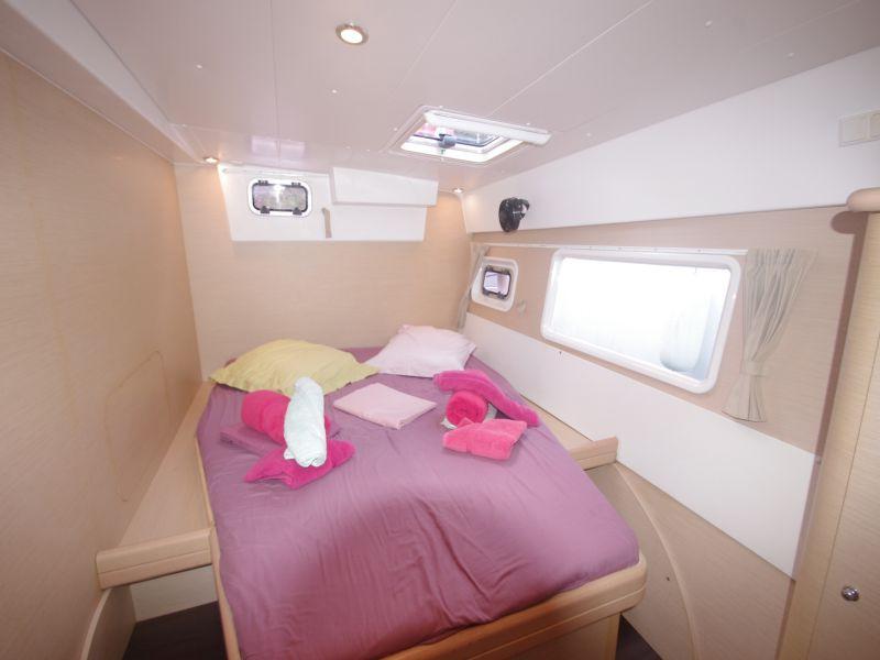 Book yachts online - catamaran - Lagoon 421 - Marimar - rent