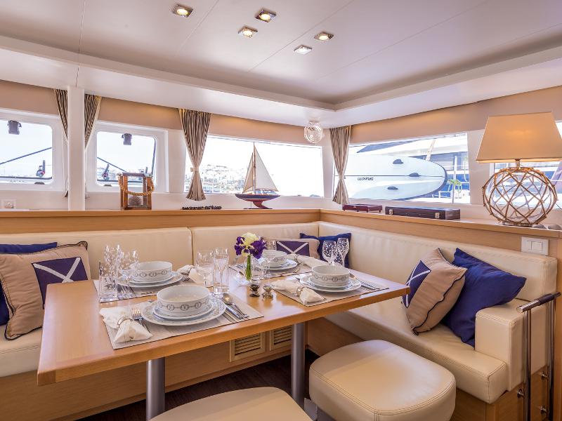 Book yachts online - catamaran - Lagoon 450 - New Horizons - rent