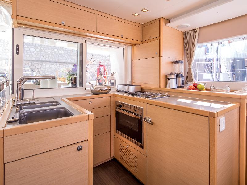 Book yachts online - catamaran - Lagoon 450 - New Horizons - rent