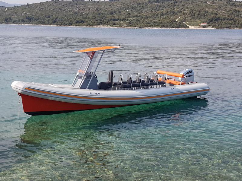 Book yachts online - motorboat - Colnago 27 - Colnago 27 - rent