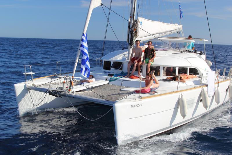 Book yachts online - catamaran - Lagoon 380 - Thalassaki - rent