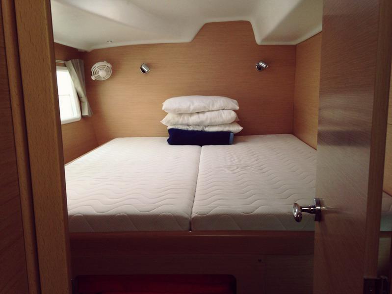 Book yachts online - catamaran - Lagoon 380 - Thalassaki - rent