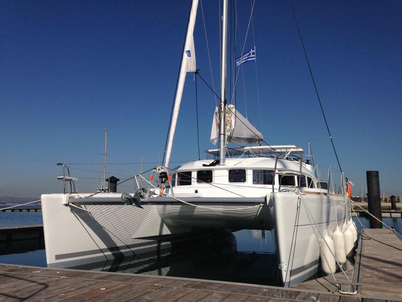 Book yachts online - catamaran - Lagoon 380 - Thalassaki - rent