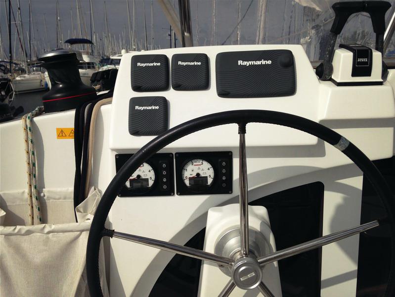 Book yachts online - catamaran - Lagoon 380 - Thalassaki - rent