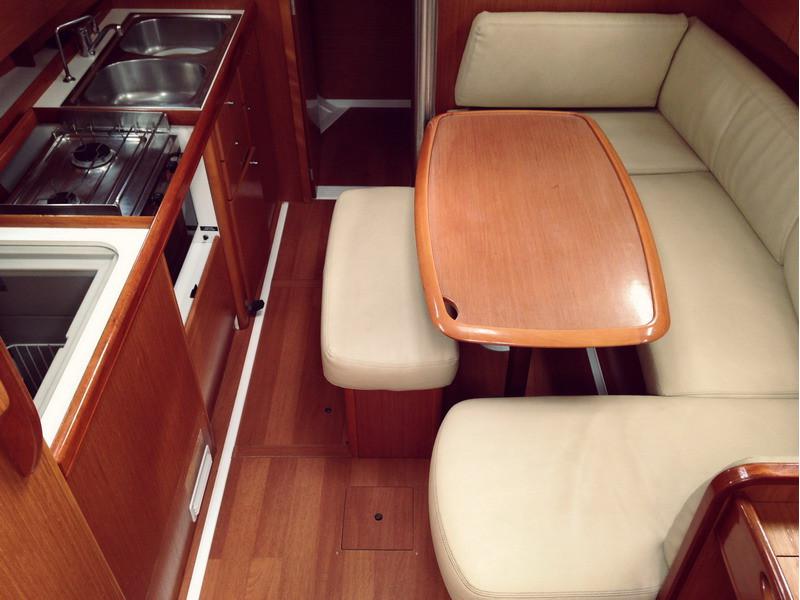 Book yachts online - sailboat - Cyclades 39.3 - Okeia - rent