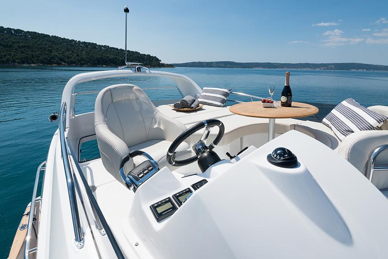 Book yachts online - motorboat - Antares 36 Fly - Setemana - rent