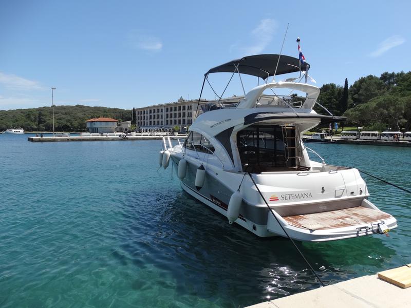 Book yachts online - motorboat - Antares 36 Fly - Setemana - rent