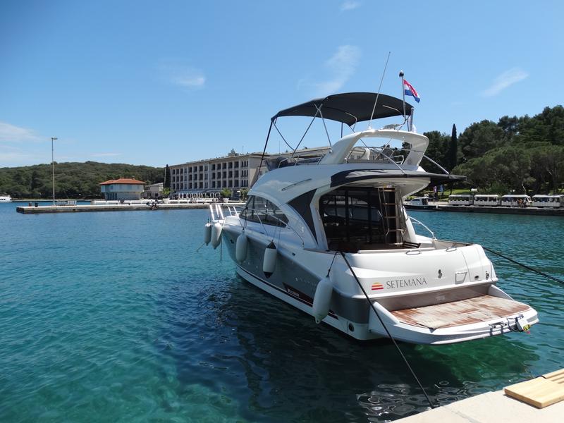 Book yachts online - motorboat - Antares 36 Fly - Setemana - rent