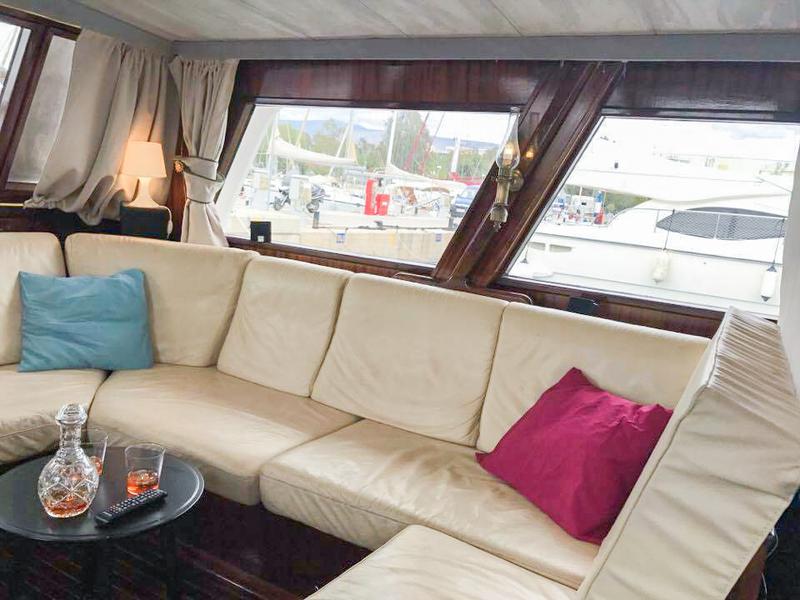 Book yachts online - motorboat - Waverunner 55 - Dreamaway - rent