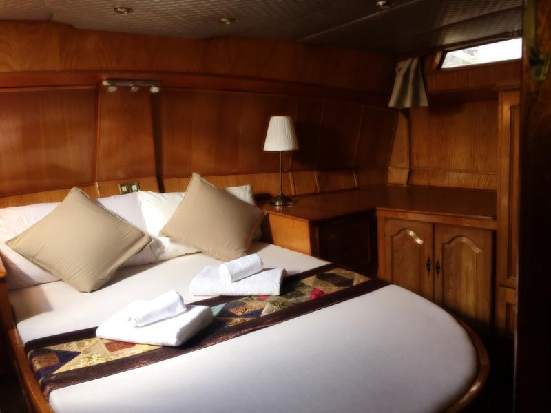 Book yachts online - motorboat - Waverunner 55 - Dreamaway - rent